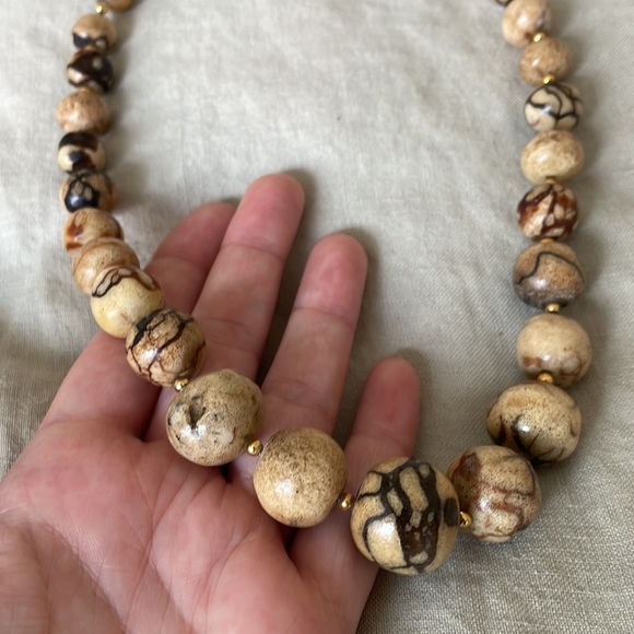 Vintage beaded necklace with hook clasp - Picture 2 of 3